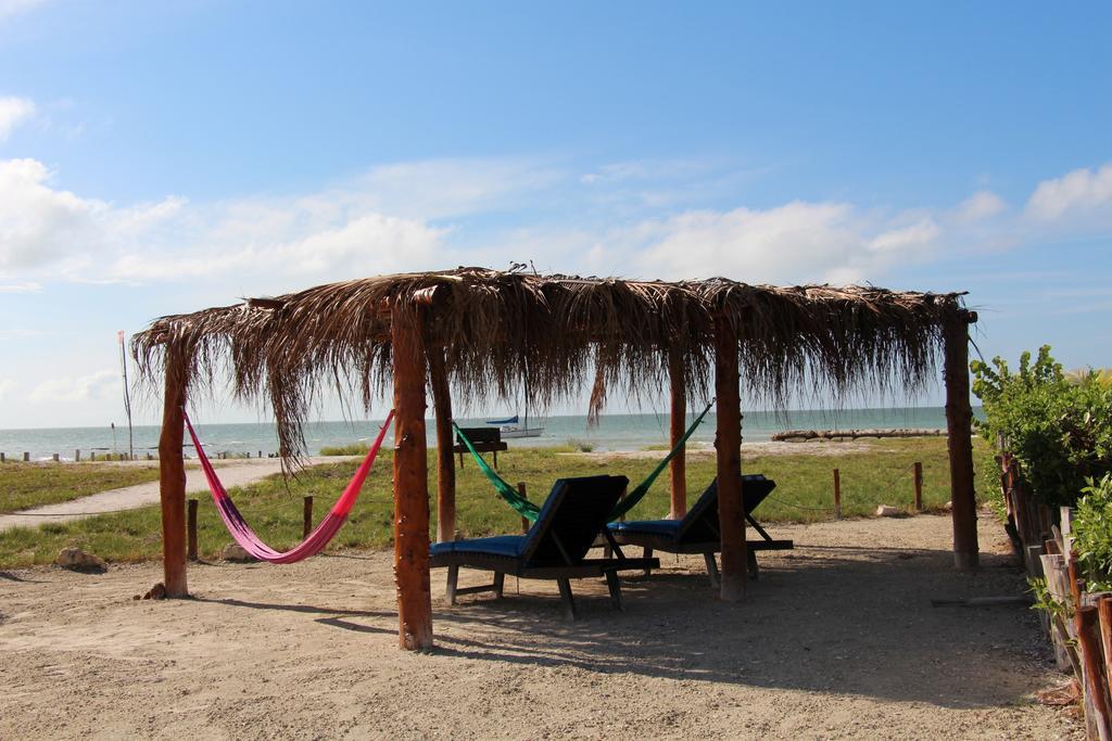 Beach Guesthouse Holbox Apartments & Suites Екстериор снимка